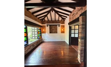 HERMOSA CASA FINCA INDEPENDIENTE ENVIGADO CON EXCELENTE VIST