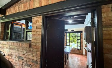 HERMOSA CASA FINCA INDEPENDIENTE ENVIGADO CON EXCELENTE VIST