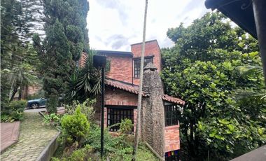 HERMOSA CASA FINCA INDEPENDIENTE ENVIGADO CON EXCELENTE VIST