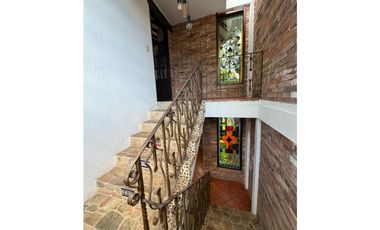 HERMOSA CASA FINCA INDEPENDIENTE ENVIGADO CON EXCELENTE VIST