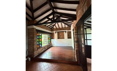 HERMOSA CASA FINCA INDEPENDIENTE ENVIGADO CON EXCELENTE VIST