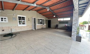 VENTA DE CASA EN ARRAIJAN, LAGO EMPERADOR