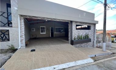 VENTA DE CASA EN ARRAIJAN, LAGO EMPERADOR
