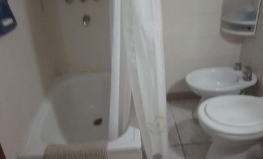 Venta Casa 3 Amb. en Ramos Mejía - Buen Estado C/Garage Cub. y Patio