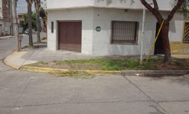 Venta Casa 3 Amb. en Ramos Mejía - Buen Estado C/Garage Cub. y Patio