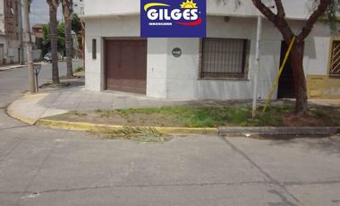 Venta Casa 3 Amb. en Ramos Mejía - Buen Estado C/Garage Cub. y Patio