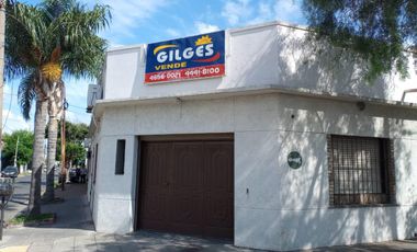 Venta Casa 3 Amb. en Ramos Mejía - Buen Estado C/Garage Cub. y Patio
