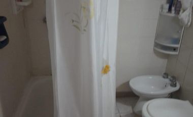 Venta Casa 3 Amb. en Ramos Mejía - Buen Estado C/Garage Cub. y Patio