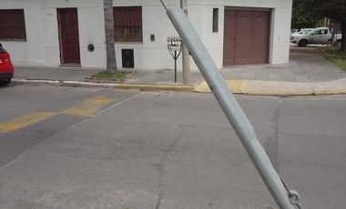 Venta Casa 3 Amb. en Ramos Mejía - Buen Estado C/Garage Cub. y Patio
