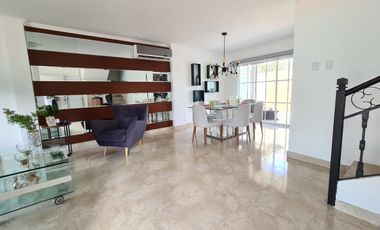 Venta de Casa en Urb. Casa Laguna, cerca del Riocentro El Dorado, Vía a Samborondon.