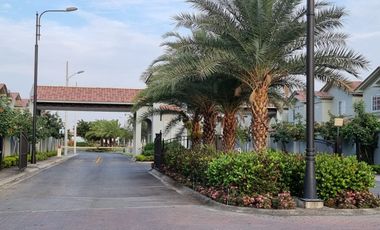 Venta de Casa en Urb. Casa Laguna, cerca del Riocentro El Dorado, Vía a Samborondon.