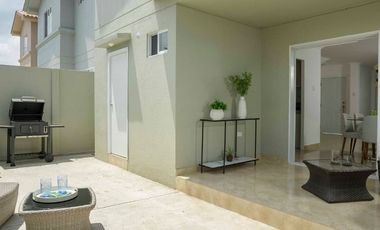 Venta de Casa en Urb. Casa Laguna, cerca del Riocentro El Dorado, Vía a Samborondon.
