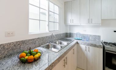 Venta de Casa en Urb. Casa Laguna, cerca del Riocentro El Dorado, Vía a Samborondon.