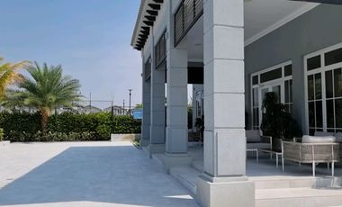 Venta de Casa en Urb. Casa Laguna, cerca del Riocentro El Dorado, Vía a Samborondon.