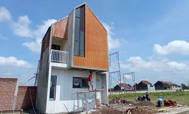 [ Sebelah kampus Ums ] rumah hadap kolam renang