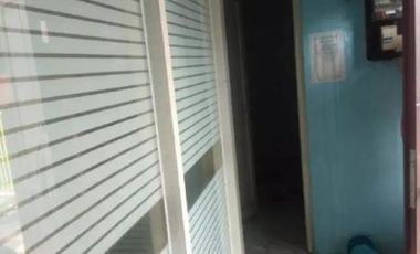 Rumah Usaha Gubeng Kertajaya, Strategis Jalan Lebar