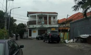 Rumah Usaha Gubeng Kertajaya, Strategis Jalan Lebar