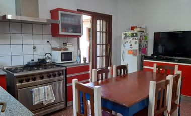 CHALET DE 4 AMBIENTES TODO EN PLANTA BAJA - HAEDO NORTE EN VENTA