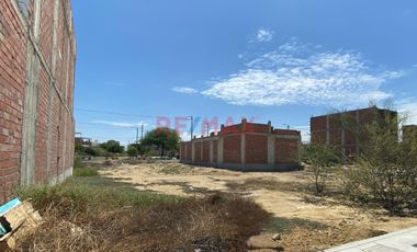 ¡Haz realidad tu proyecto ideal! Se vende terreno urbano de 90 m² (6 metros de frente x 15 metros de fondo) estratégicamente ubicado a solo unos pasos
