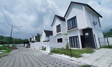 Rumah 2 Lantai Dalam Perum di Selatan Jl. Wonosari