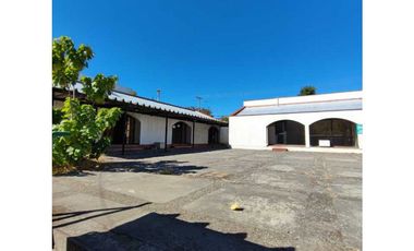 RyA Vende  propiedad urbana de 1.890 mtr2 Av.Ricardo Vicuña