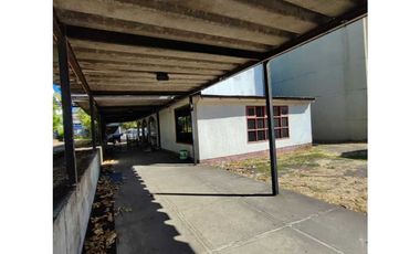 RyA Vende  propiedad urbana de 1.890 mtr2 Av.Ricardo Vicuña