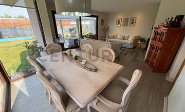 OPORTUNIDAD CASA APRECIO REBAJADO EN SANTA ELENA DE CHICUREO