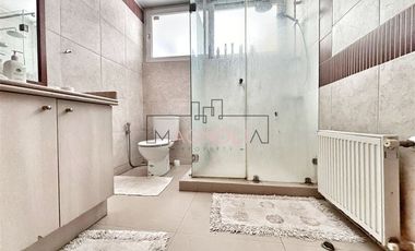 Casa en venta de 6 dorm. en Colina