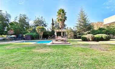 Casa en venta de 6 dorm. en Colina