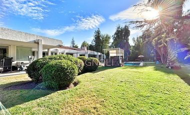 Casa en venta de 6 dorm. en Colina