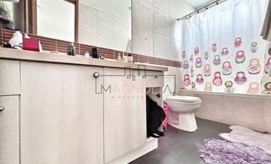 Casa en venta de 6 dorm. en Colina