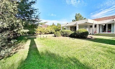 Casa en venta de 6 dorm. en Colina