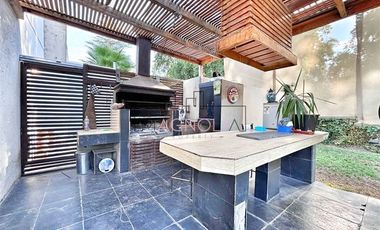 Casa en venta de 6 dorm. en Colina
