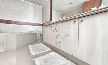 Casa en venta de 6 dorm. en Colina