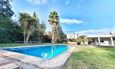 Casa en venta de 6 dorm. en Colina