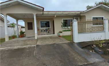 CASA EN PENONOME PASEO DEL RIO