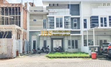 Dijual Rumah Kondisi kosong Villa mutiara Palace Jalan Utama Boulevard