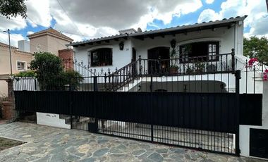 Casa en  Venta, 3 Dormitorios, con Pileta, Barrio Tres Cerritos, Salta