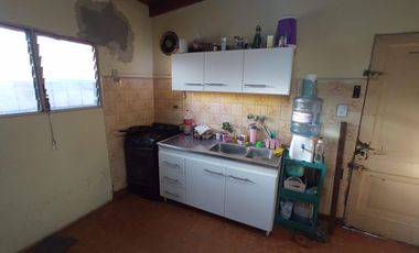 Vende Casa en Claypole a mts de 2 de Abril