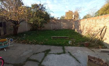 Vende Casa en Claypole a mts de 2 de Abril