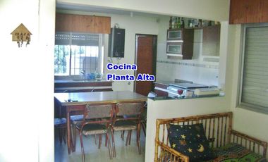 Casa con Departamento en venta en Ezpeleta Este