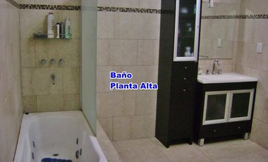 Casa con Departamento en venta en Ezpeleta Este