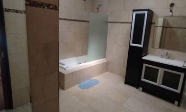 Casa con Departamento en venta en Ezpeleta Este