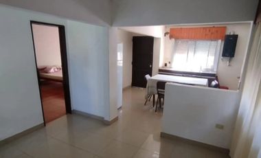 Casa con Departamento en venta en Ezpeleta Este