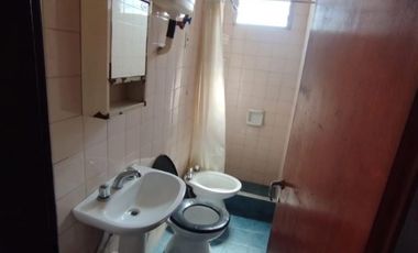 Casa con Departamento en venta en Ezpeleta Este