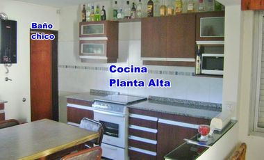 Casa con Departamento en venta en Ezpeleta Este
