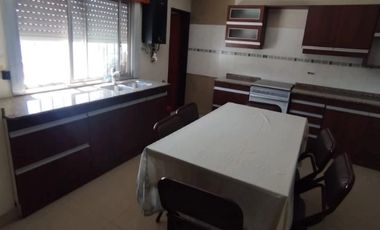 Casa con Departamento en venta en Ezpeleta Este
