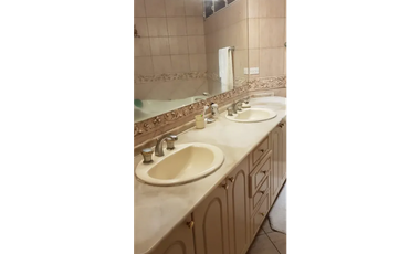 Se alquila lujosa y hermosa casa en Hato Pintado $4,500