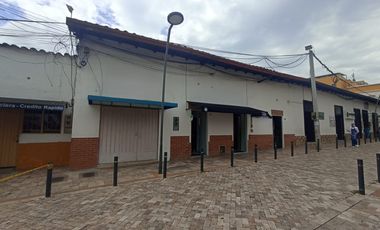 VENTA DE CASA CON 2 LOCALES, OFICINA Y PARQUEADERO, CENTRO DE BUCARAMANGA, ÁREA: 450 MTS². Cod V11132