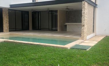 Venta Casa en Privada Manantiales de Cocoyoles, Zona Norte en Mérida, Yucatán